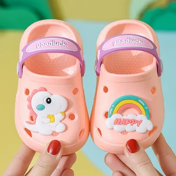 Детские мультяшные тапочки для летних девочек, милые нескользящие сандалии на мягкой подошве для мальчиков, детская обувь с отверстиями