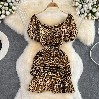 Летняя Корейская мода, сексуальный квадратный вырез, Шелковистый атлас, плиссированное платье с леопардовым принтом, облегающее талию.