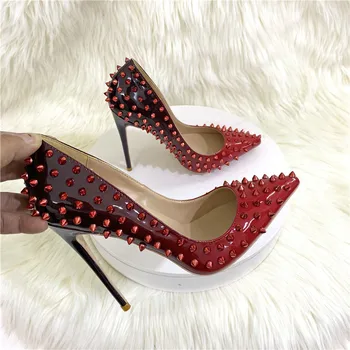 Весенне-осенние пикантные женские туфли-лодочки из искусственной кожи на высоком тонком каблуке 12 см с острым носком, без застежки, с заклепками, женские красные, черные, градиентные